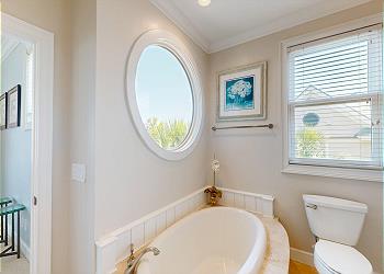 En-suite Guest Bathroom with Tub