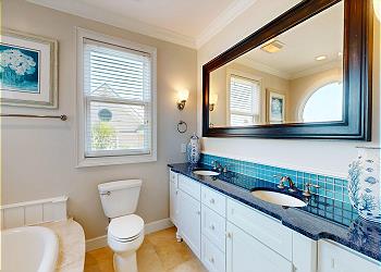 En-suite Guest Bathroom with Tiled Walk-in Shower