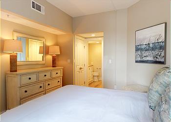 Guest Primary with En Suite Bath