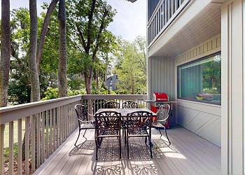 Outdoor Dining with Propane Grill