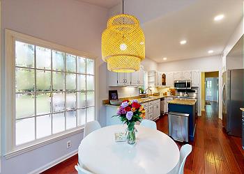 Beautiful Bright Kitchen