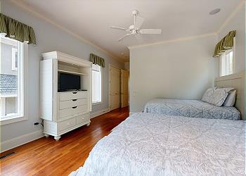 Bedroom 5 with HDTV