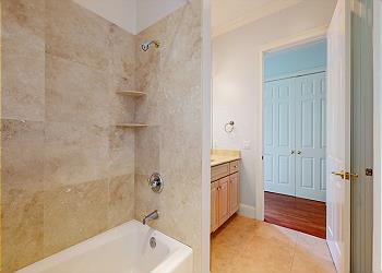 En-Suite Bathroom with Tiled Tub and Shower Combination