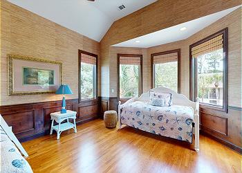 Bonus Room with 1 Daybed and 1 Twin over Full Bunk Bed
