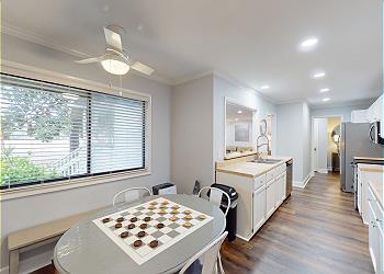 Eat-in Kitchen