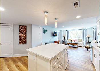 Eat-in Kitchen