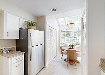 Eat-in Kitchen