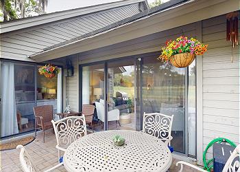 Private Patio with Outdoor Dining