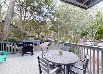 Outdoor Dining with Propane Grill