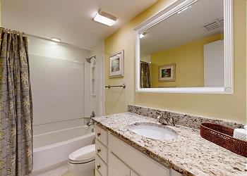 En-Suite Guest Bathroom with Tub and Shower Combination