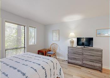 Bedroom 2 with HDTV