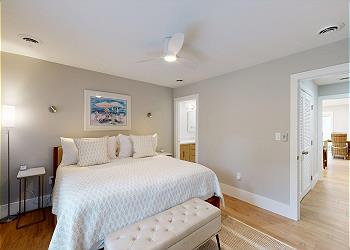 Guest Bedroom with En-Suite Bathroom