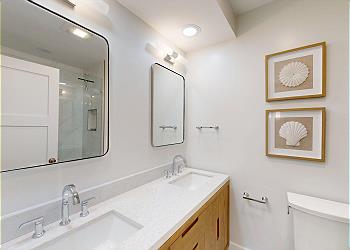 En-Suite Guest Bathroom