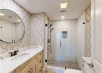 En-Suite Guest Bathroom with Tiled Walk-in Shower