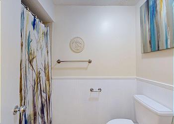 En-Suite Bathroom with Tub and Shower Combination