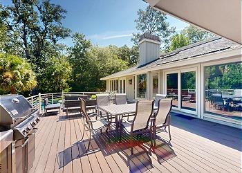 Private Deck with Outdoor Dining