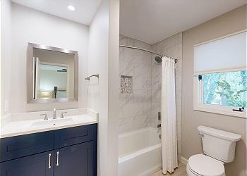 En-Suite Guest Bathroom with Tub and Shower Combination