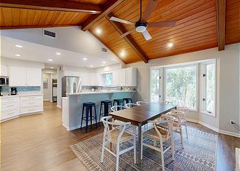 Eat-in Kitchen