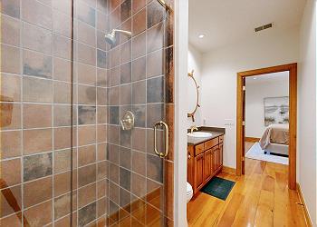 En-suite Guest Bathroom