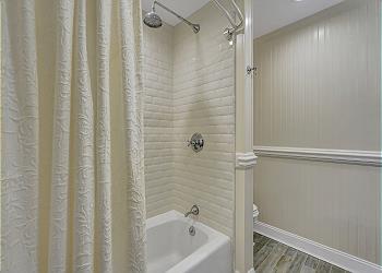 En-Suite Guest Bathroom