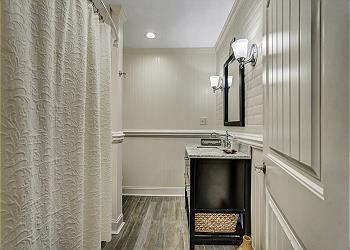En-Suite Guest Bathroom