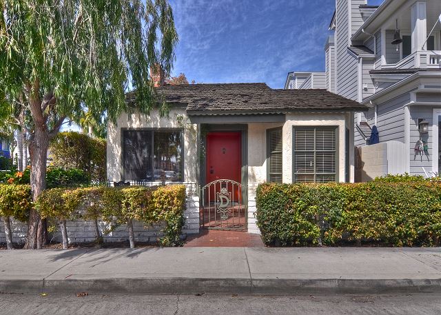3 Bedroom, 2 Bath Balboa Island cottage
