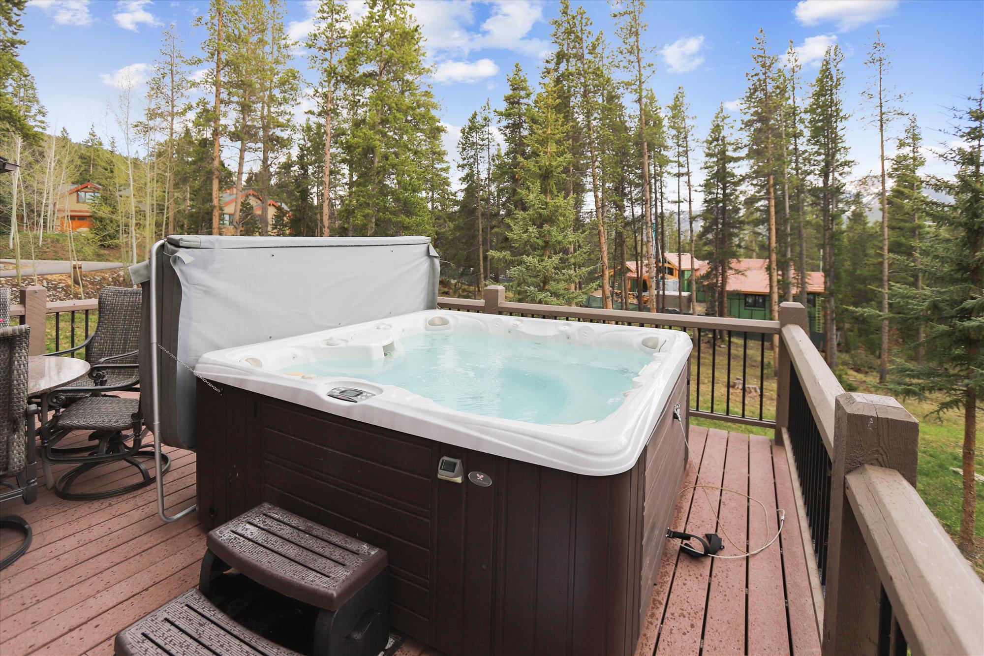 Warm up in this spacious hot-tub after a long day on the slopes - Evergreen Lodge Breckenridge Vacation Rental