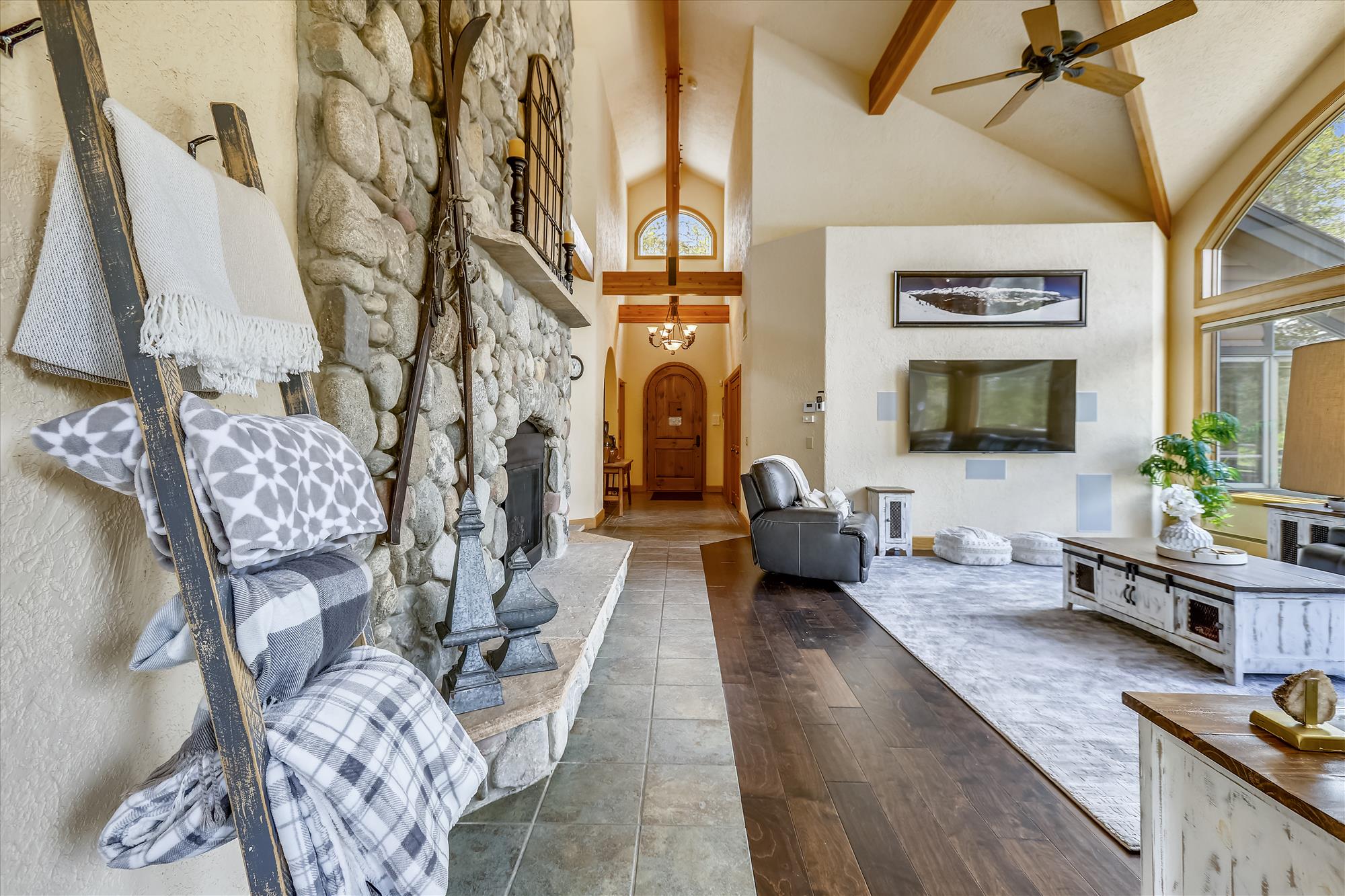 Grand main entry and walkway to the kitchen - Evergreen Lodge Breckenridge Vacation Rental