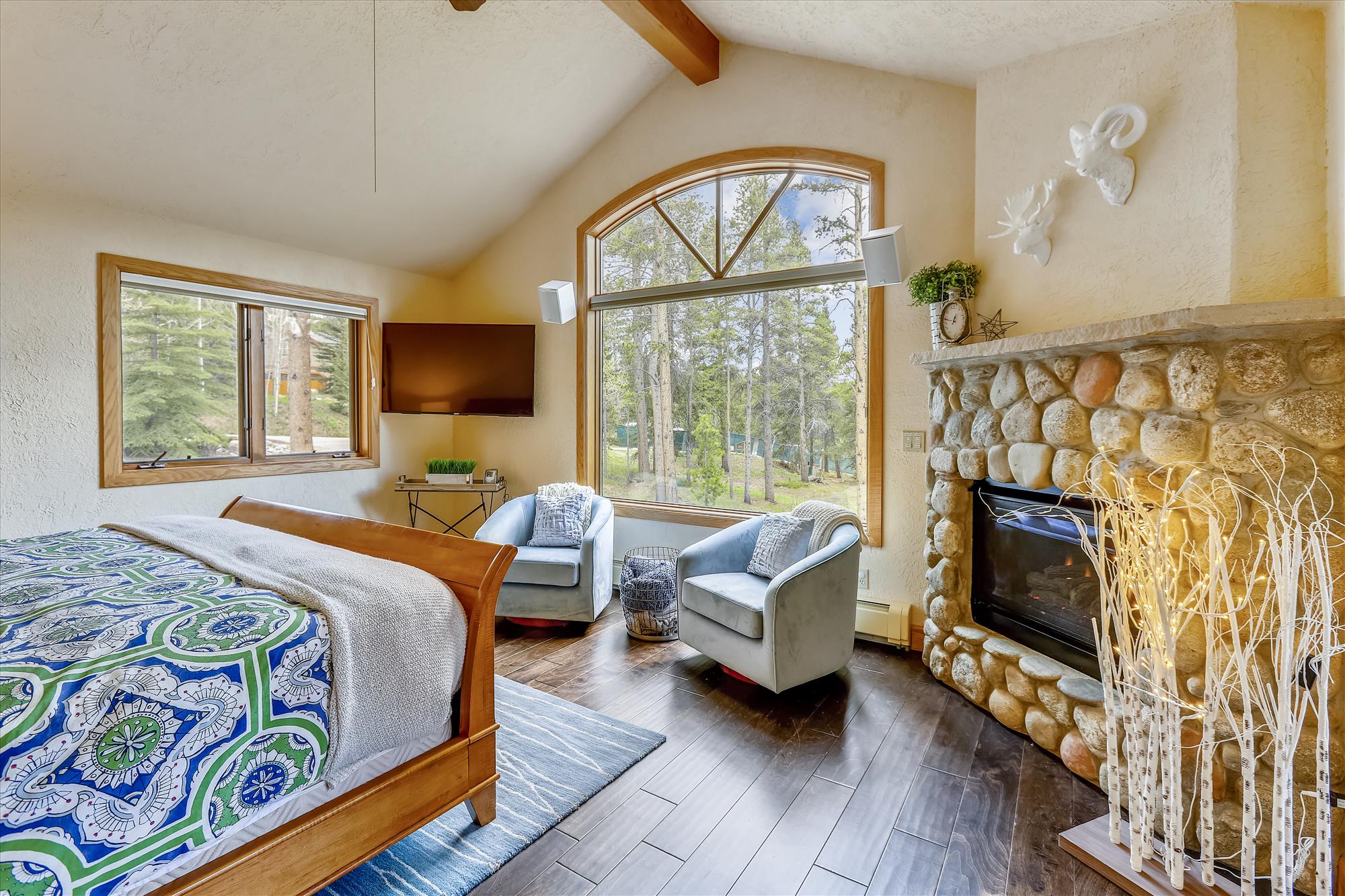 This master bedroom offers a large gas fireplace, flat screen tv and a seating area - Evergreen Lodge Breckenridge Vacation Rental