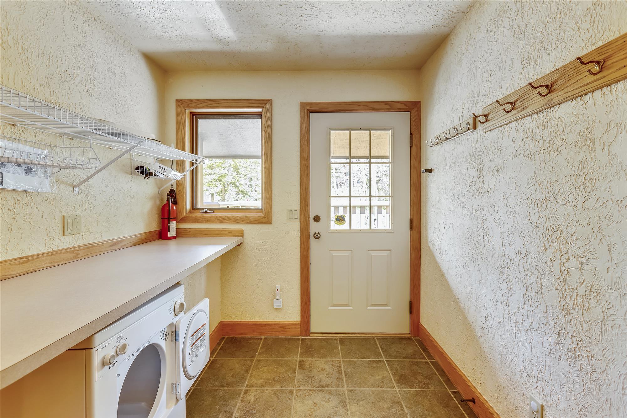 This Mudroom / laundry room offers plenty of space to store ski gear and any other storage needs - Evergreen Lodge Breckenridge Vacation Rental