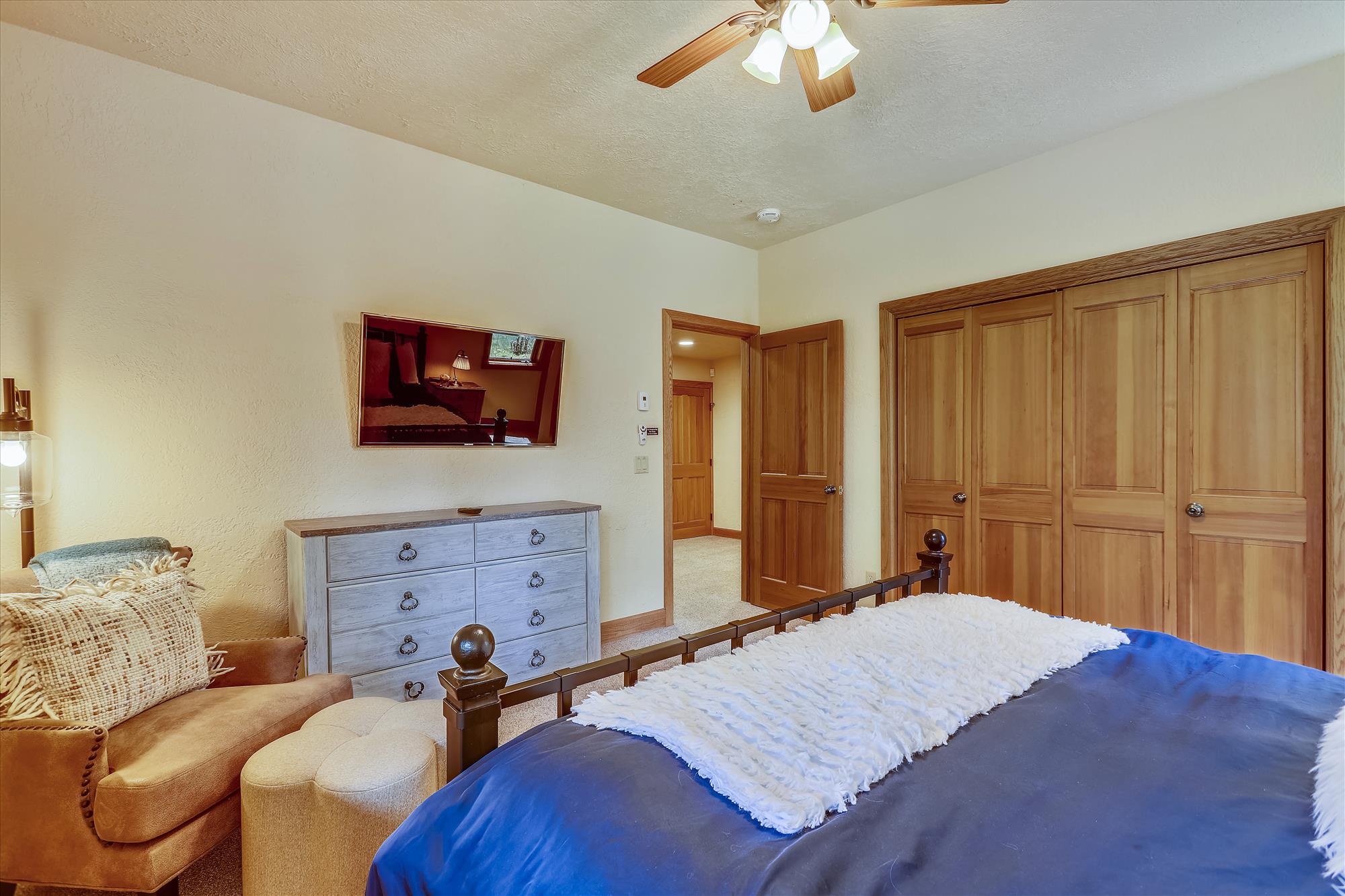 This king bedroom offers a spacious closet and flat-screen TV - Evergreen Lodge Breckenridge Vacation Rental
