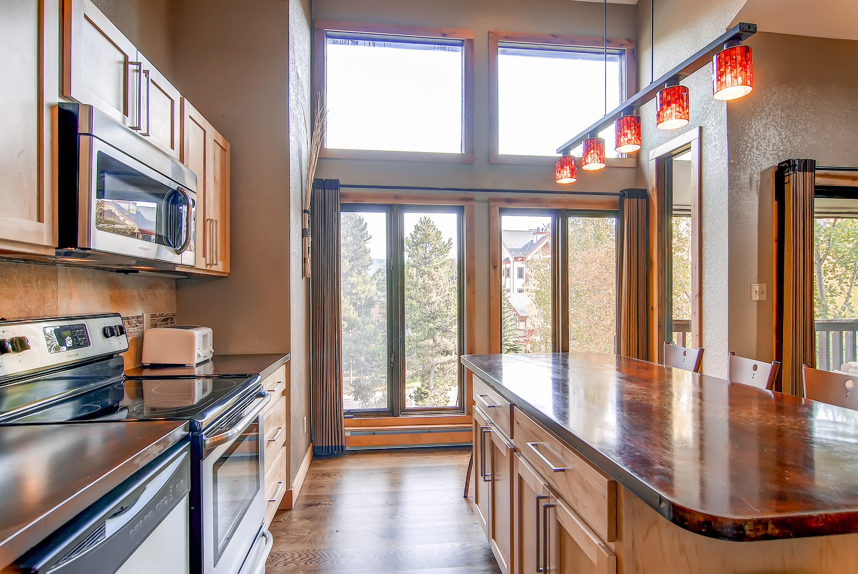 12 Pot Coffee Maker, Toaster and slow-cooker provided in the kitchen - 4 O’Clock Lodge A16 Breckenridge Vacation Rental