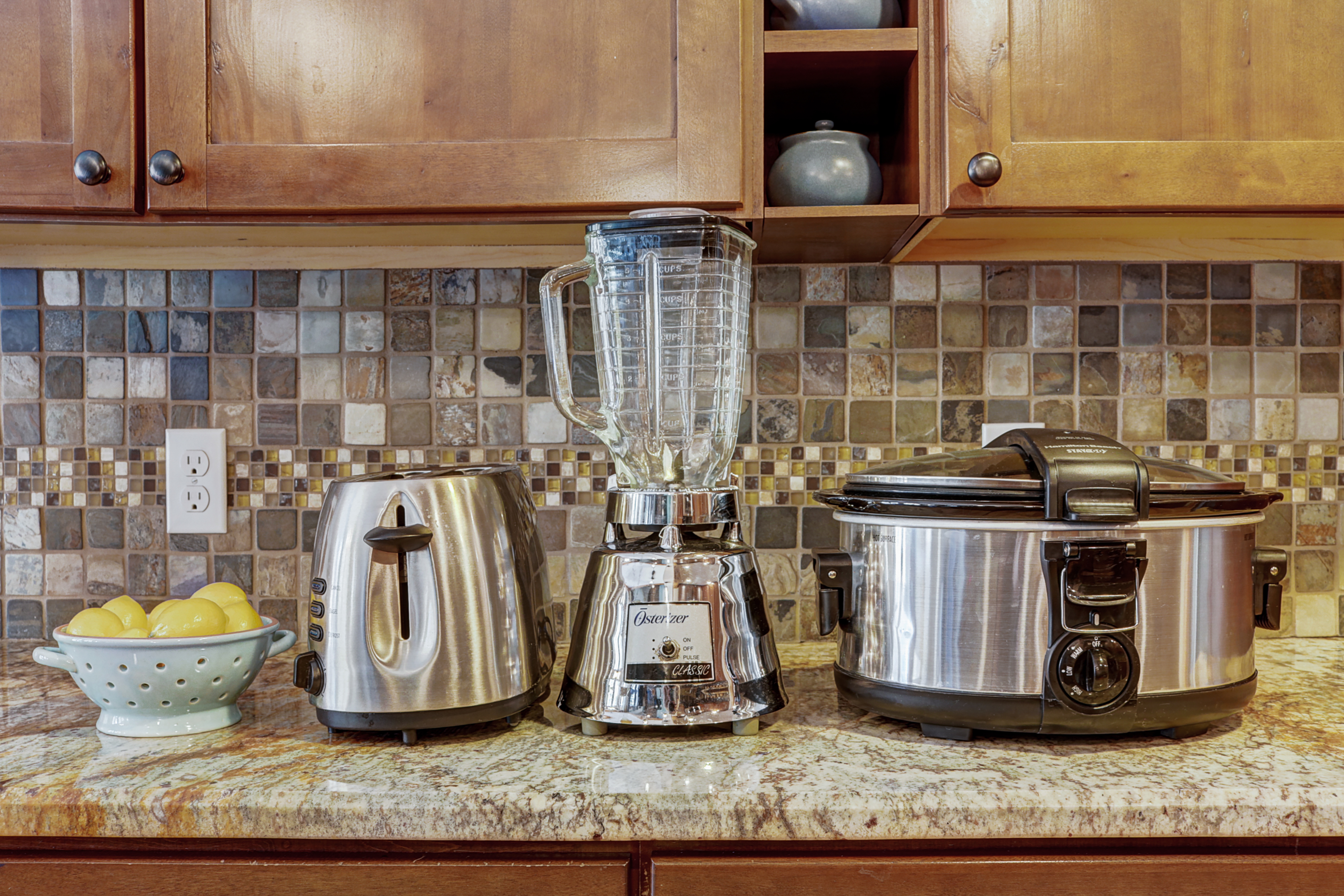 10 cup coffee maker, toaster and slow-cooker provided in the kitchen - 4 O’Clock Lodge D26 Breckenridge Vacation Rental