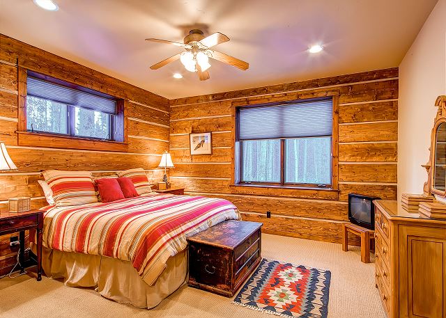 Lower level master bedroom with private master bath - Bear Lodge Breckenridge Vacation Rental