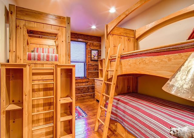 Bunk room located on the lower level, great for kids or any extra guests in your group - Bear Lodge Breckenridge Vacation Rental