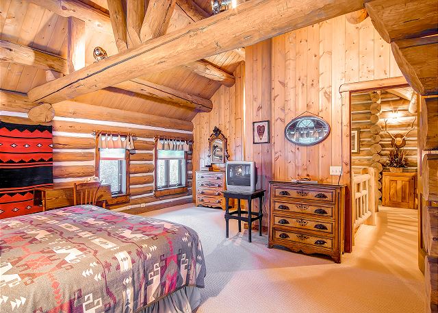 This cozy master offers ample space and private bathroom - Bear Lodge Breckenridge Vacation Rental
