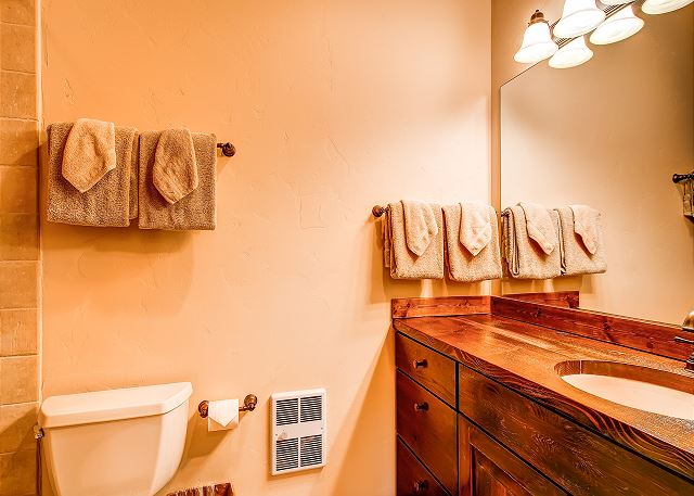 This bathroom features a tub/shower combo - Bear Lodge Breckenridge Vacation Rental