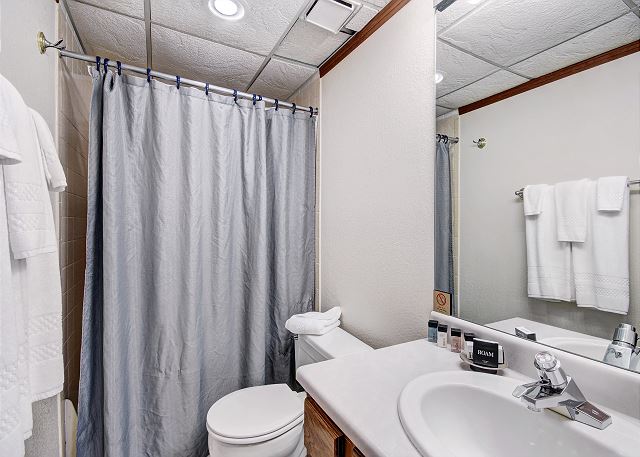 Bathroom for bunk room with shower/tub combo. - Beaver Run Black Diamond Penthouse Breckenridge Vacation Rental