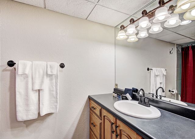 Upper level master bathroom with shower/tub combo. - Beaver Run Black Diamond Penthouse Breckenridge Vacation Rental