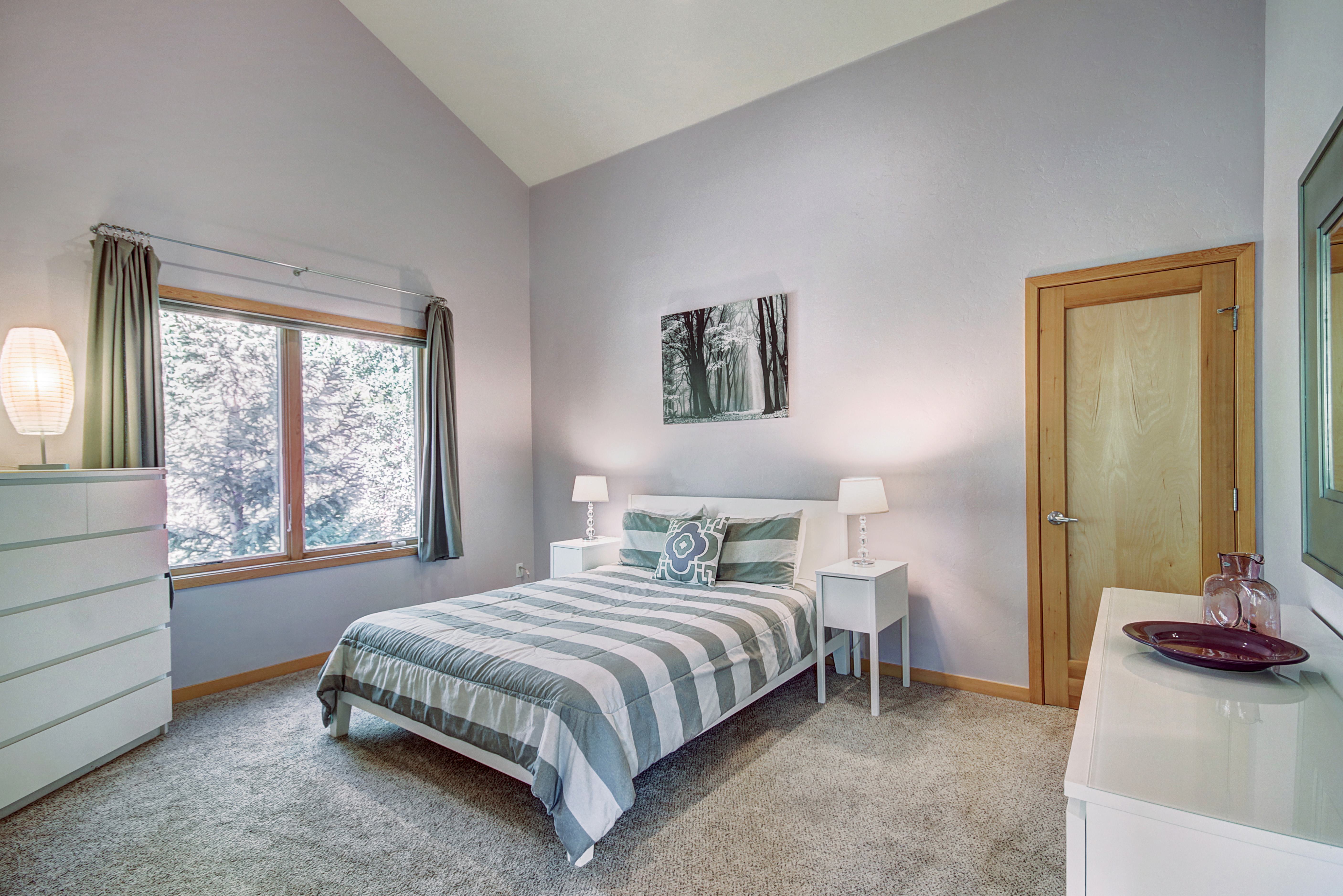 Upper level queen bedroom. - Buffalo Mountain Vista Frisco Vacation Rental