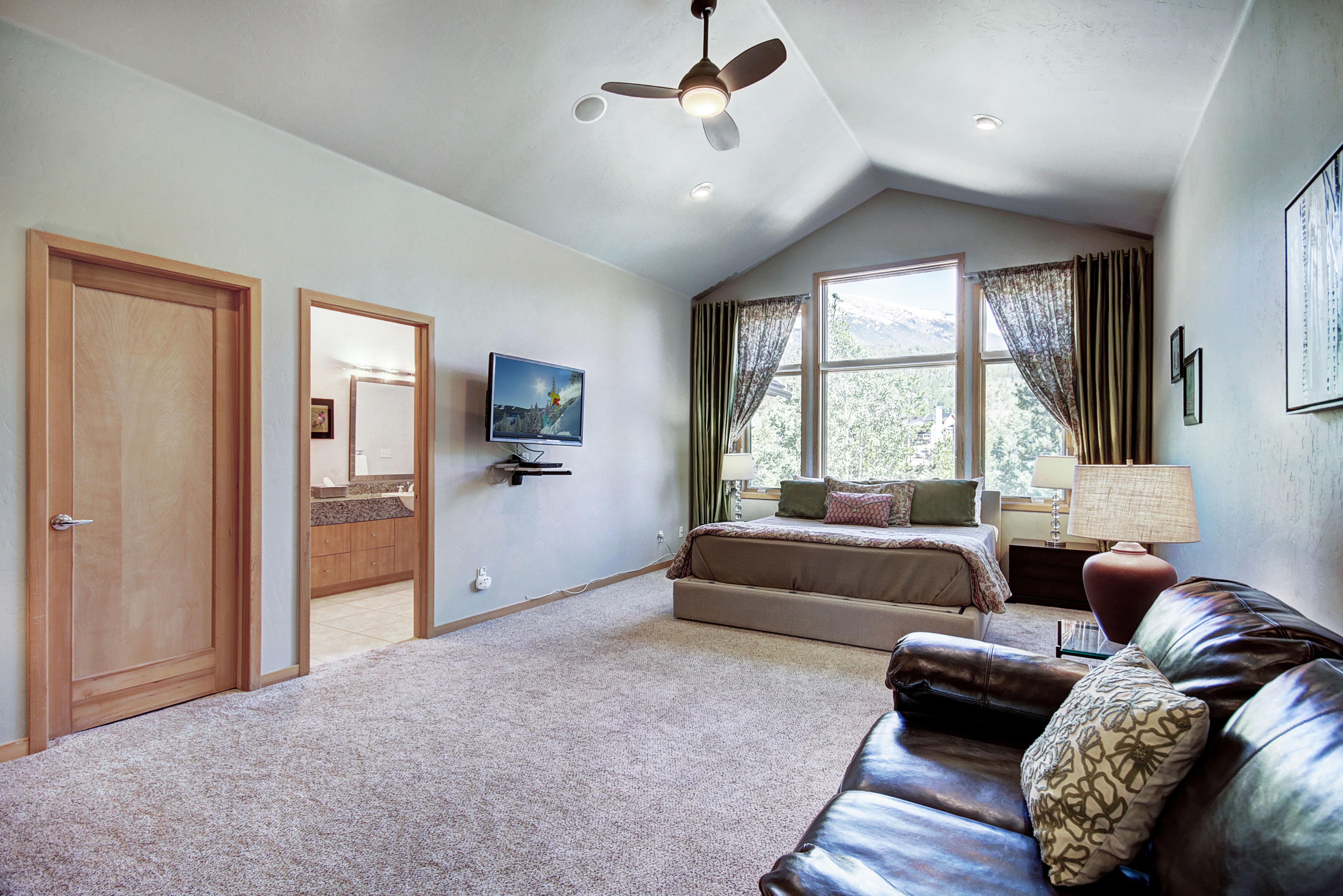 Beautiful spacious master suite with extra seating and large windows. - Buffalo Mountain Vista Frisco Vacation Rental