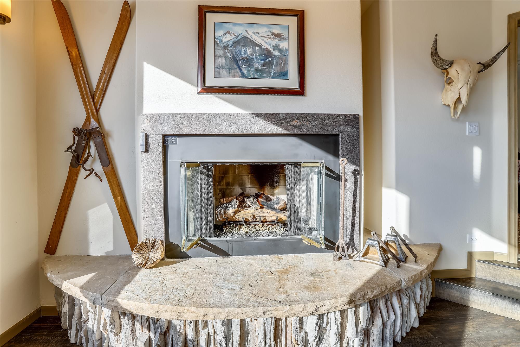Beautiful gas fireplace to help you warm up after a long day on the slopes.