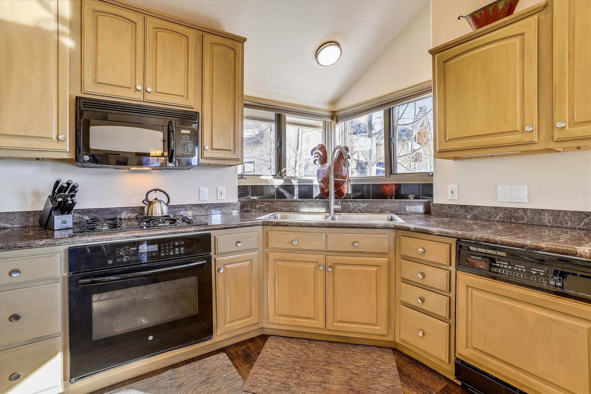 The kitchen boasts plenty of counter space.