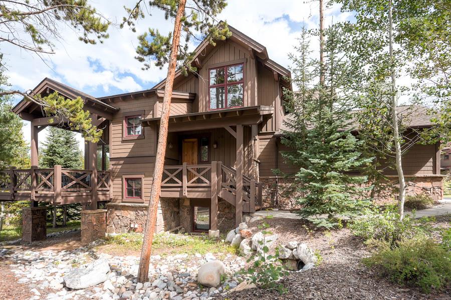 A great 4 bedroom home in a fantastic location less than 2 blocks from the gondola