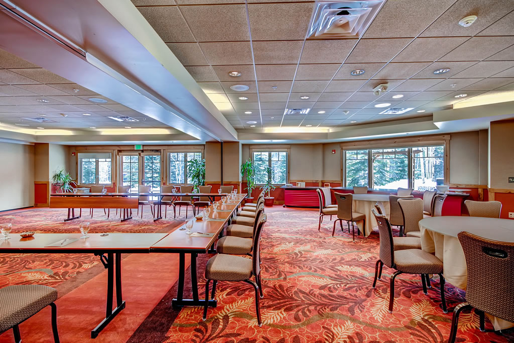 Mountain Thunder Lodge amenities include a conference center and business space