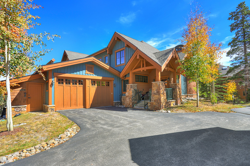 This 3 bedroom town home is the perfect location for your next trip to Breck.