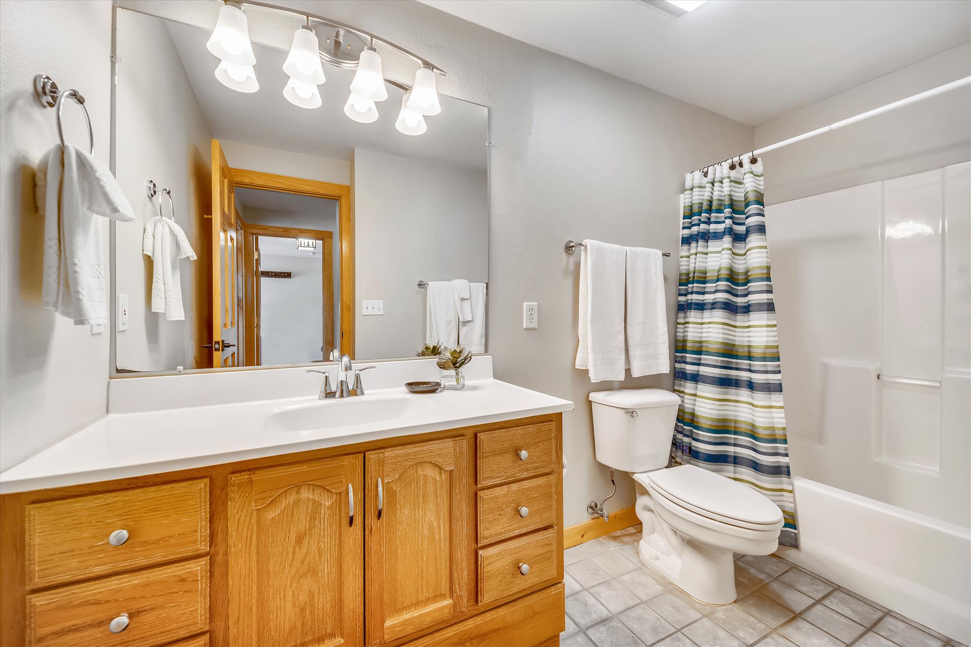 Shared Bathroom - lower level - Powder Moose Villa - Breckenridge Vacation Rental