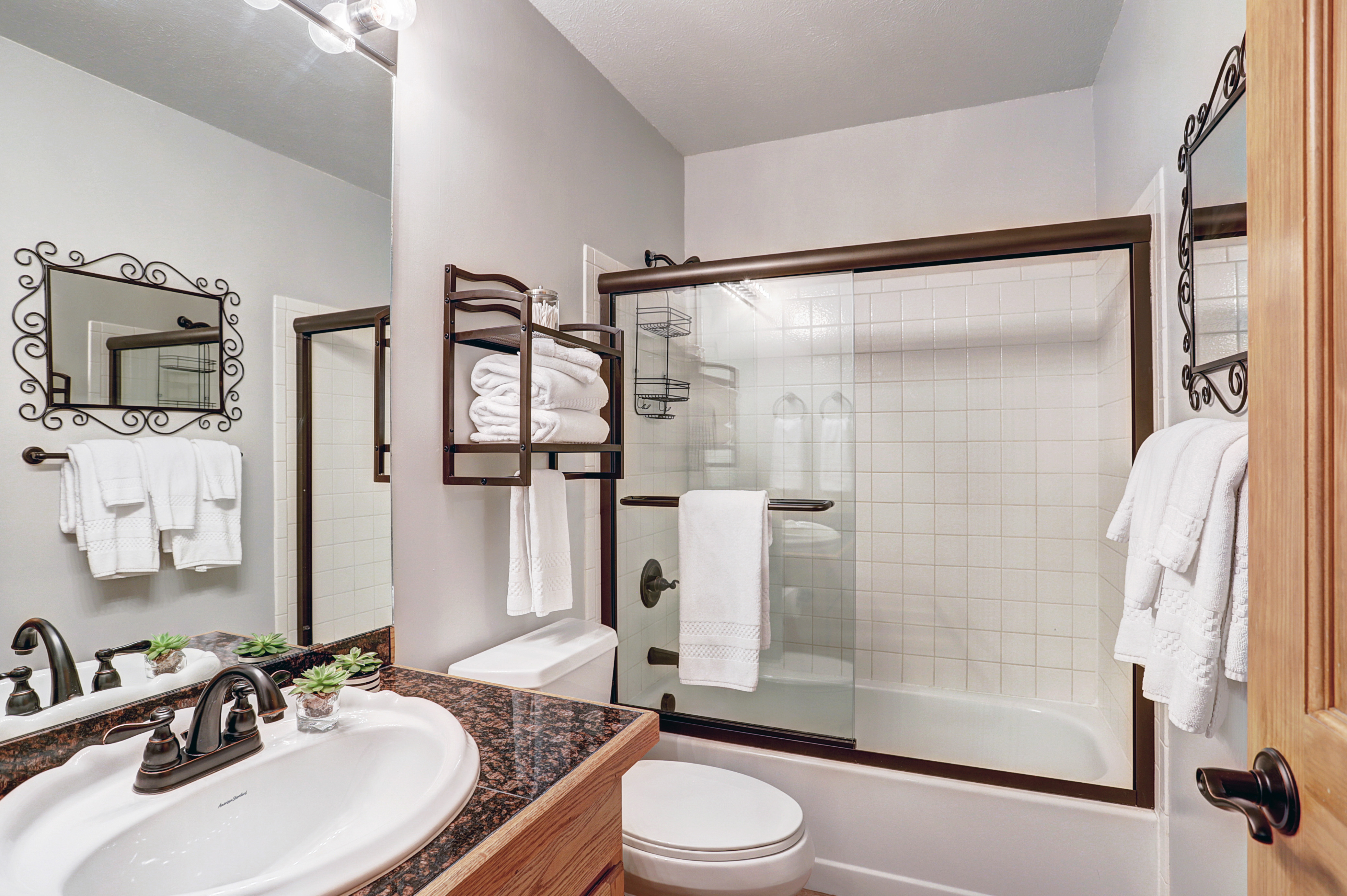 Upper level hallway bathroom shared between the master bedroom and the loft.