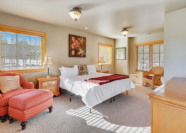 Master bedroom - Chateau D'Amis Silverthorne Vacation Rental