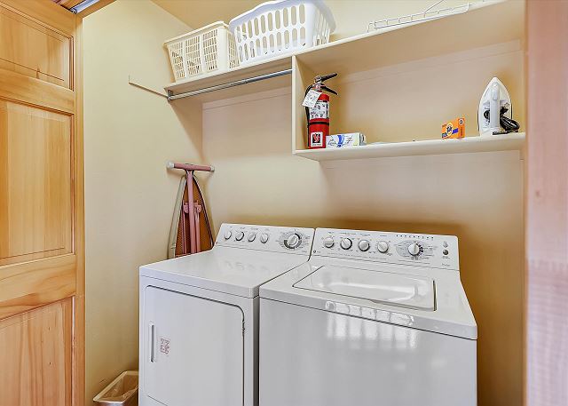 Laundry room with full size washer and dryer - Chateau D'Amis Silverthorne Vacation Rental
